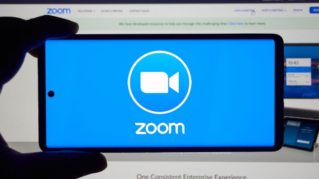 Se retrasa el regreso a clases: Zoom colapsa a nivel mundial e impide el acceso a usuarios