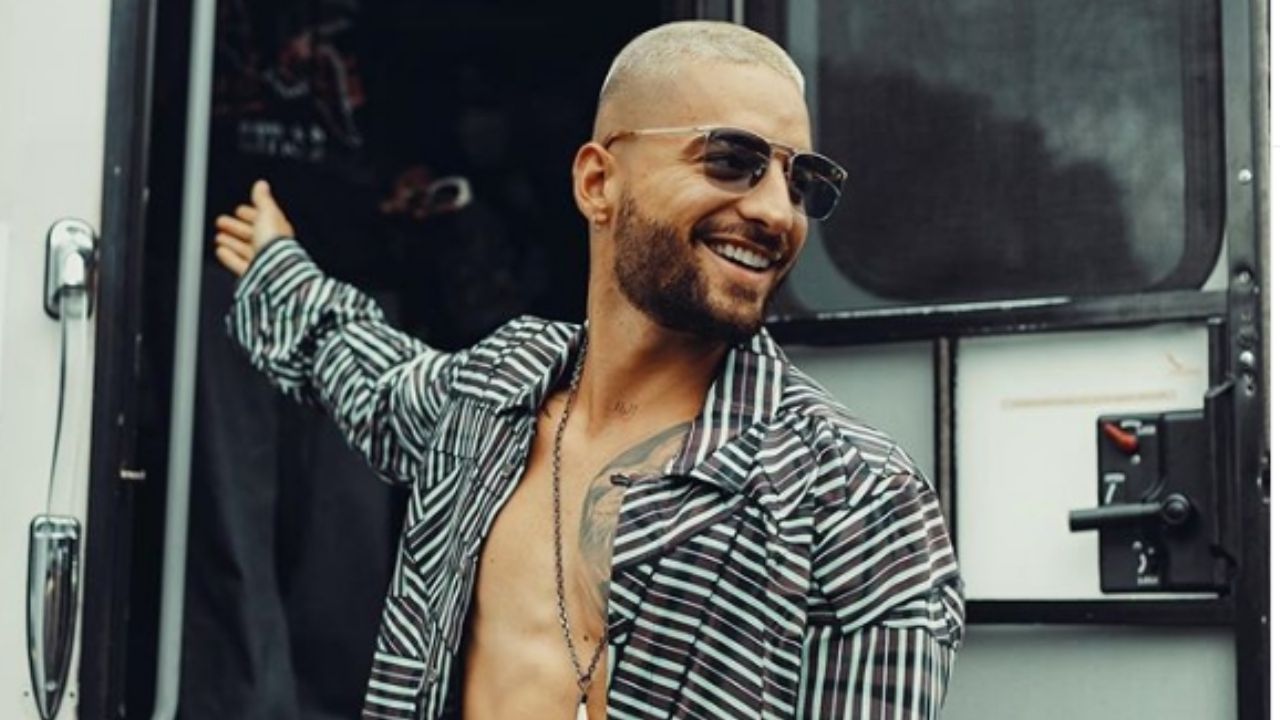 Maluma se olvida de la polémica y disfruta el fin de semana junto a misteriosa mujer