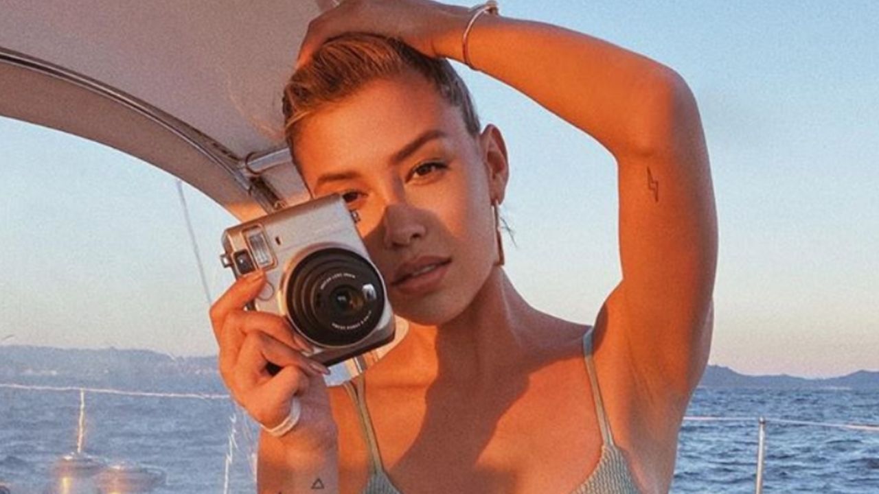 Michelle Salas, hija de Luis Miguel, derrocha belleza desde playas de España