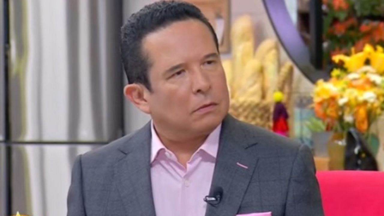 ¿Por irse a Televisa? Gustavo Adolfo Infante “traiciona” a querida conductora y la reemplaza