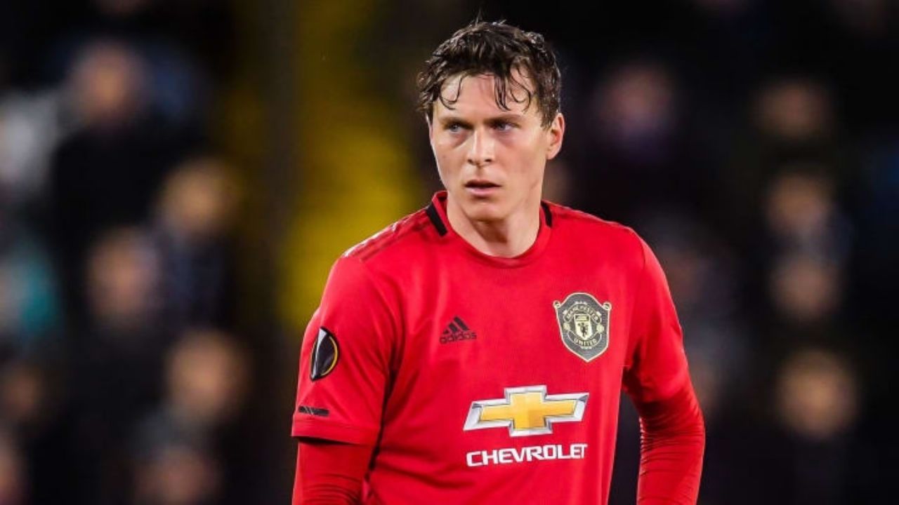 El jugador del Manchester United, Lindelöf, evita que mujer de 90 años sea asaltada