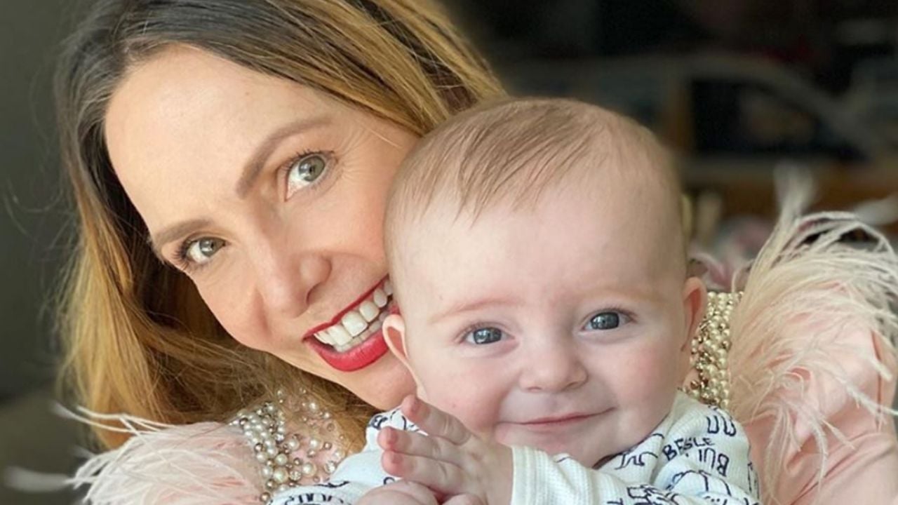 ¡Momento tierno! Érika Zaba de OV7 lleva a su bebé Emiliano a conocer el mar