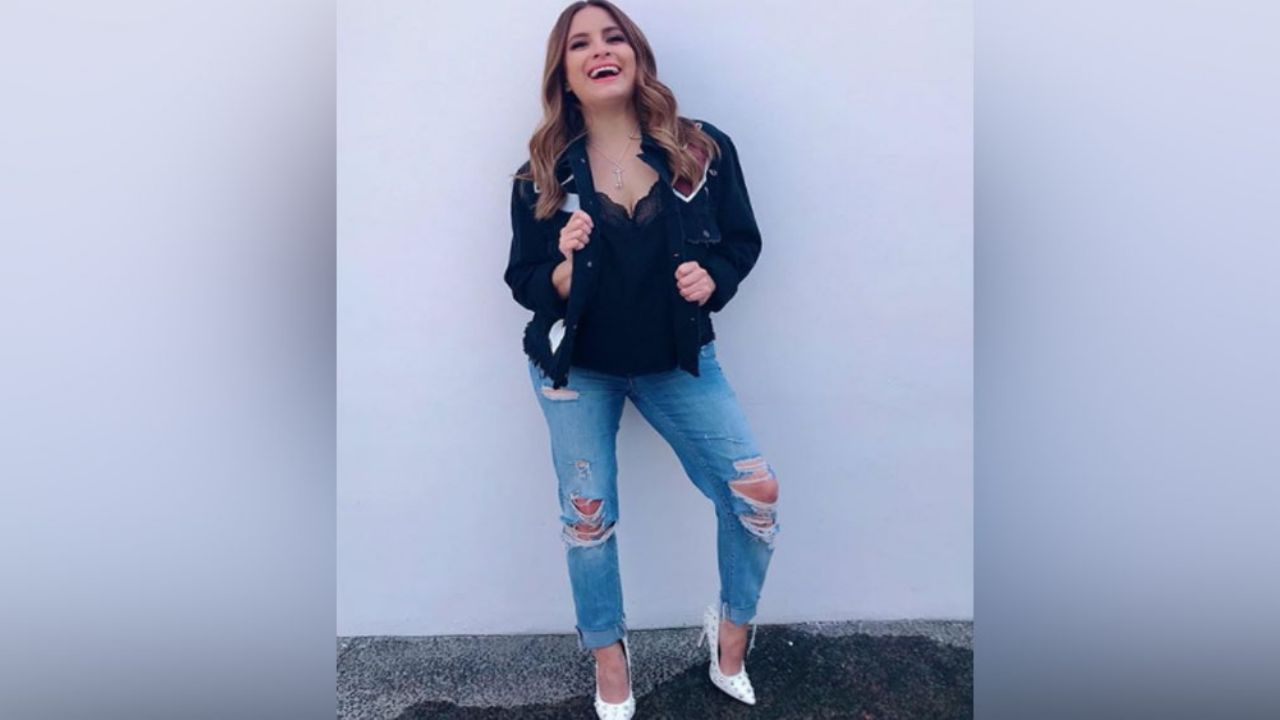 Linet Puente pone de cabeza ‘Ventaneando’ al lucir como una ‘colegiala’