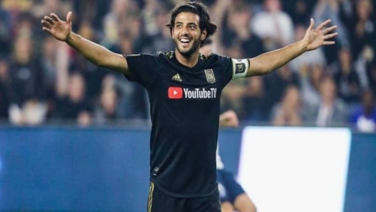 Lesión de rodilla impediría a Carlos Vela jugar por semanas
