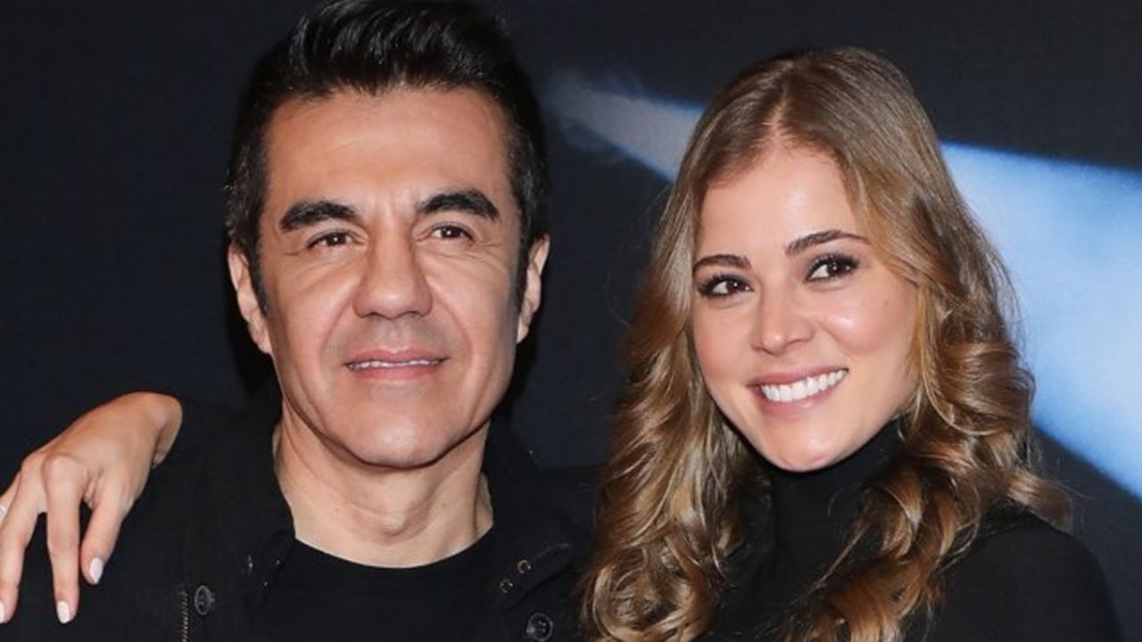 Instagram: Novia de Adrián Uribe presume su pancita de 7 meses desde la piscina