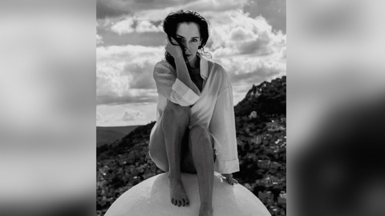 A sus 47 años, Sharis Cid presume su belleza al natural y desata furor en Instagram