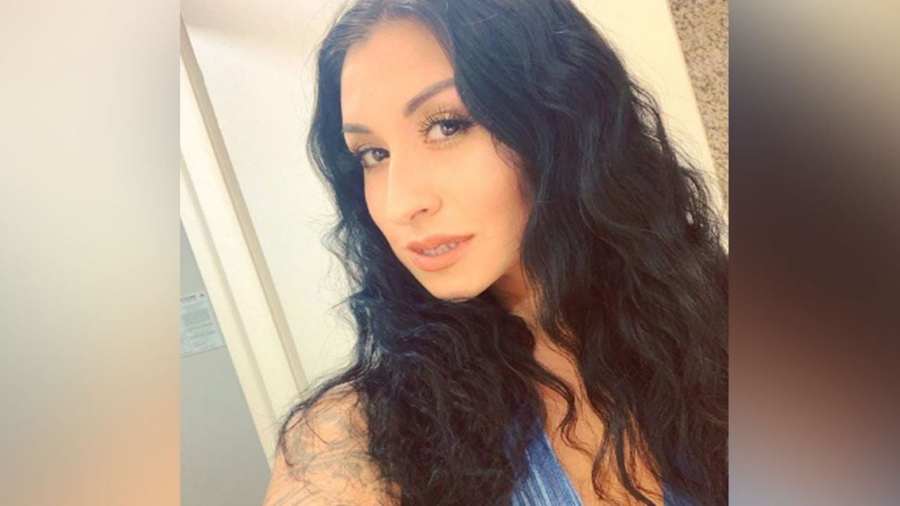 Beatriz Solís, hija de ‘El Buki’, presume sus kilos menos en irresistible vestido