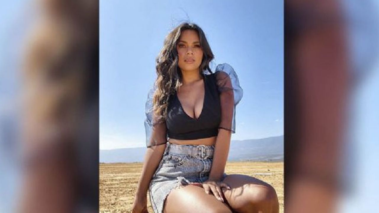 Ania Gadea se deja ver radiante al lucirse frente al Palacio de Bellas Artes