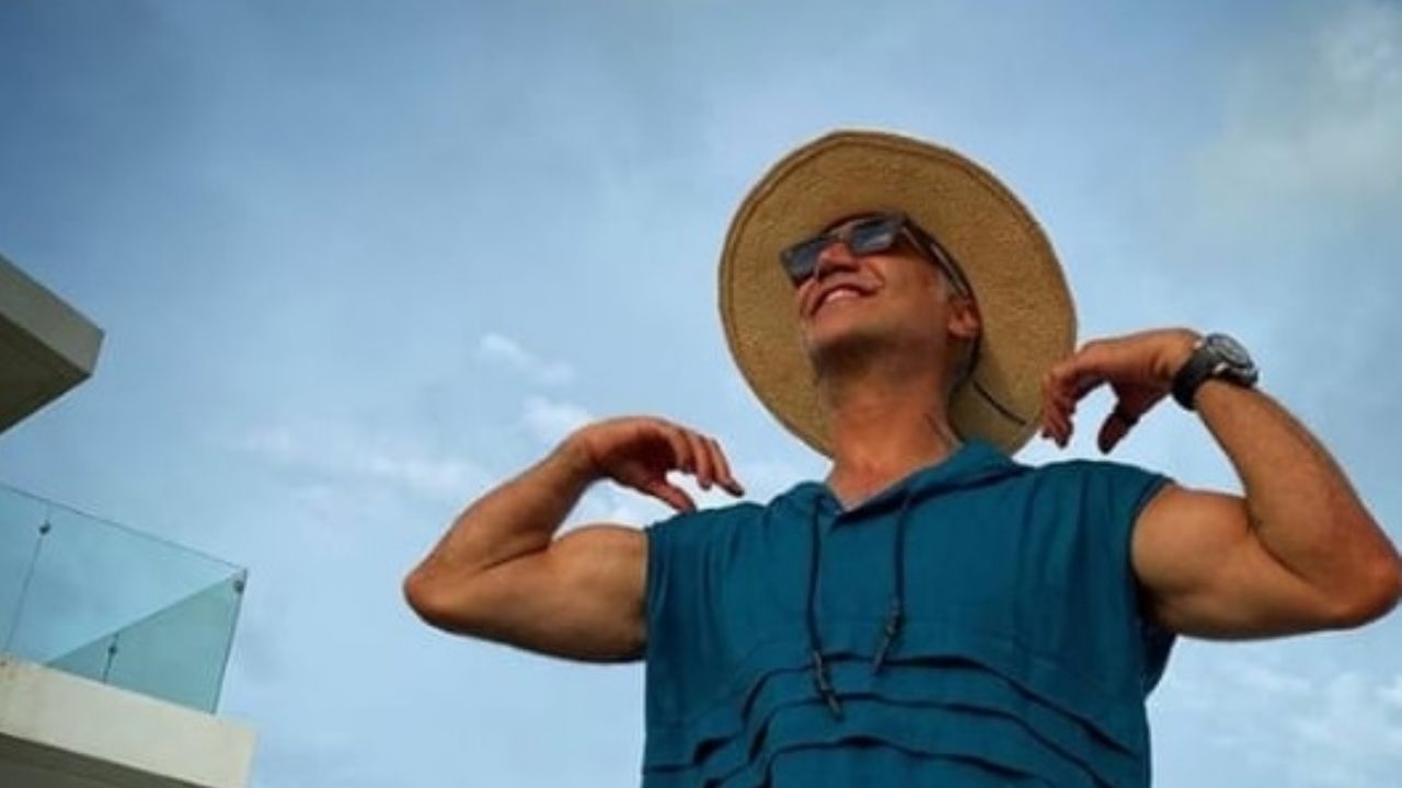 Alejandro Fernández presume fotos desde la playa y da importante anuncio ¿de Camila?