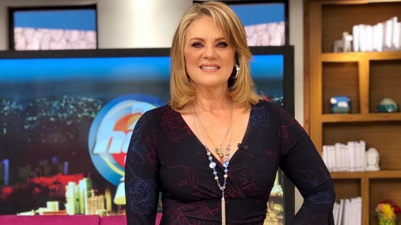 Érika Buenfil es captada en cariñoso momento con guapísimo exgalán de telenovelas en Televisa