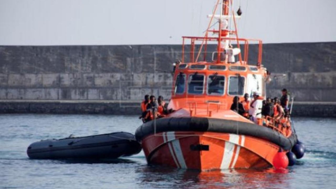 Menor migrante muere en medio del mar tras intentar alcanzar un barco en España