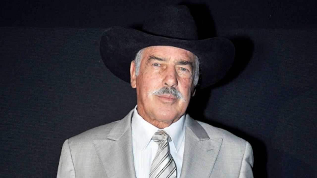 “Viejo rabo verde”: Destrozan a galán de Televisa por buscar novia 30 años menor ¡a sus 79 años!