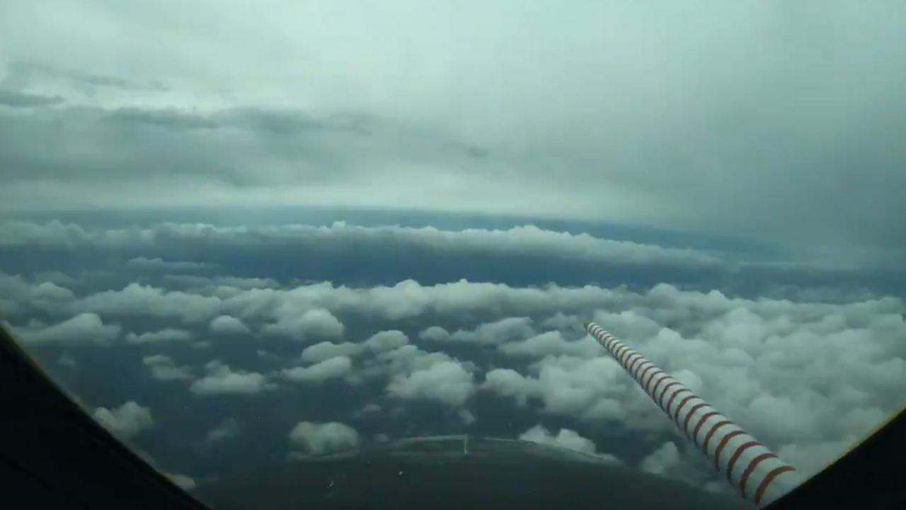 (VIDEO) Impresionante: Avión de la NOAA vuela a través del huracán ‘Laura’