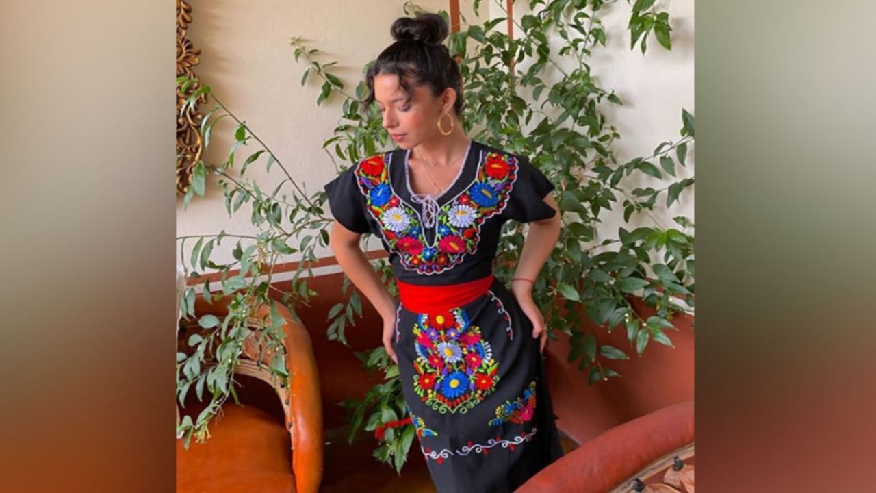 Ángela Aguilar deleita pupilas al lucir majestuoso traje mexicano: “No me la creo”