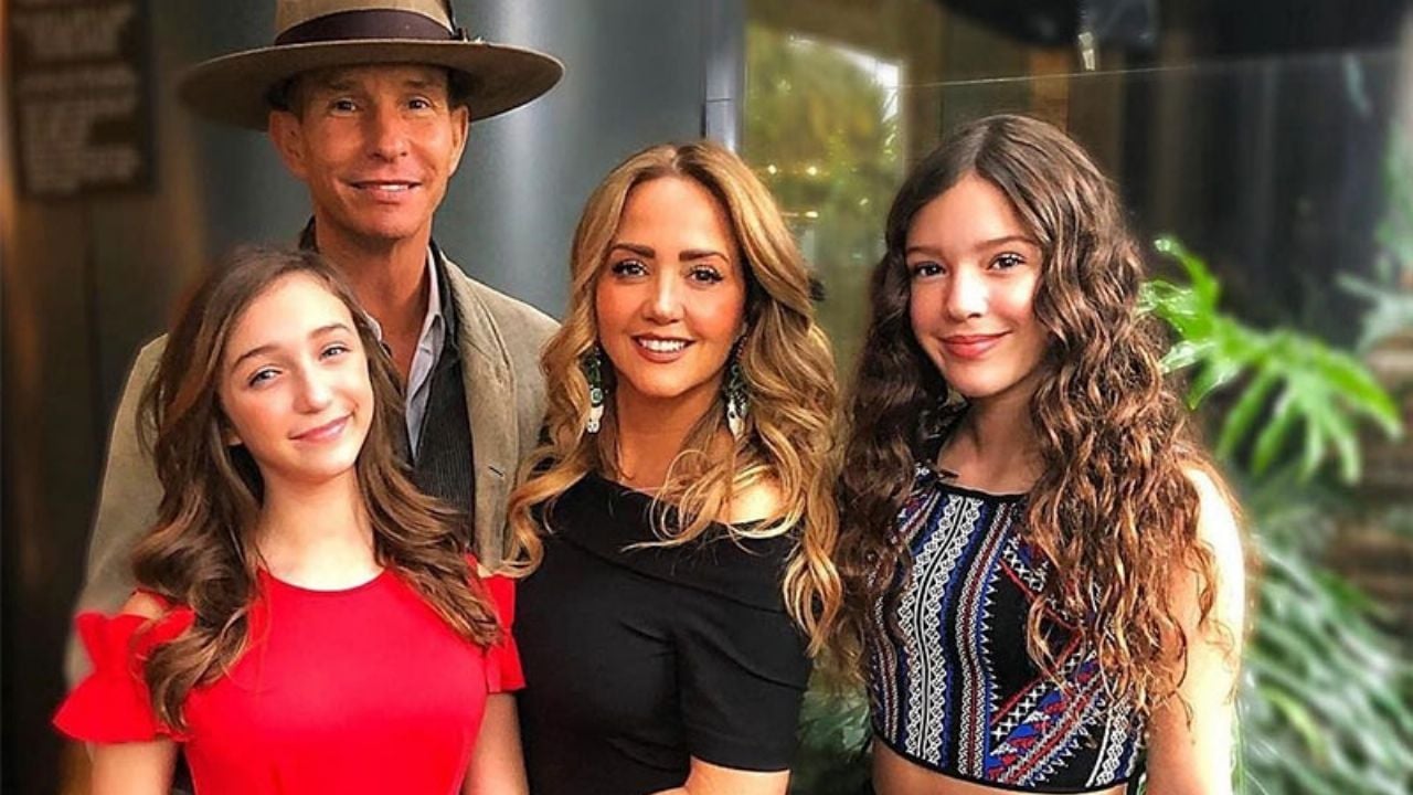 Erik Rubín presume dotes de galán y Andrea Legarreta lo ‘balconea’ en público