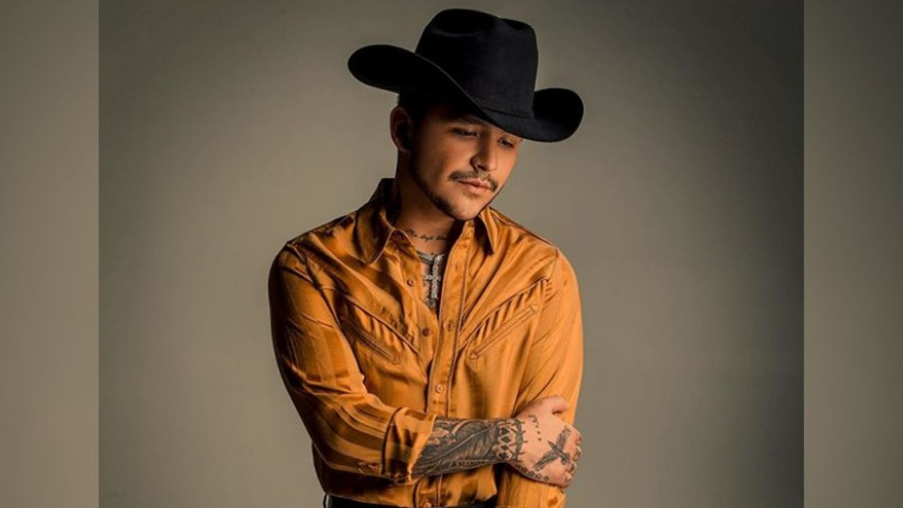 Christian Nodal: Aseguran que su papá fue quien estrelló su Ferrari en Guadalajara