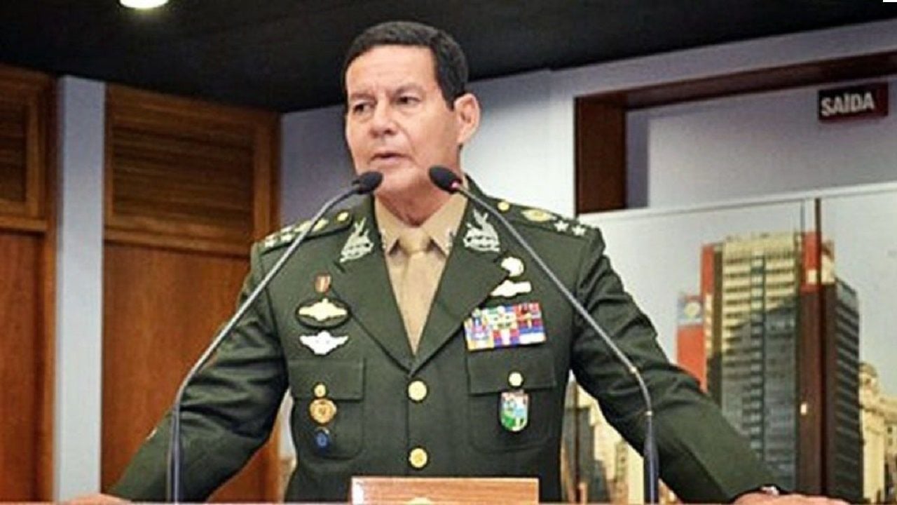 Vicepresidente de Brasil es fuertemente criticado por minimiza los incendios de la Amazonía