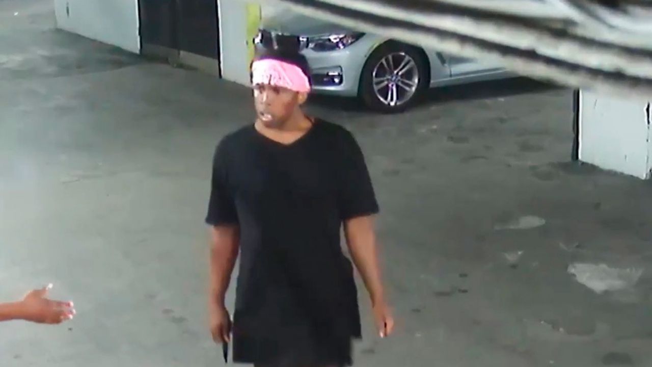 VIDEO: Hombre de 52 años es brutalmente apuñalado con un cuchillo en Nueva York