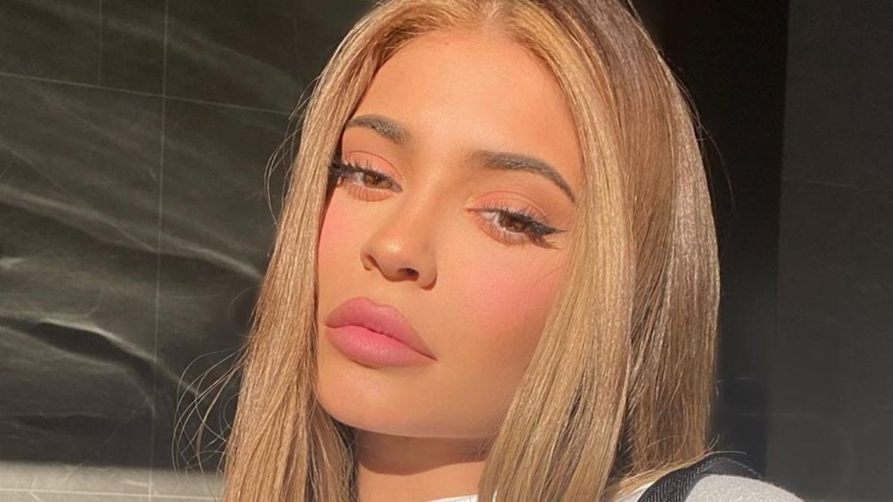 Kylie Jenner luce espectacular ‘look’ en lo alto de un edificio en París
