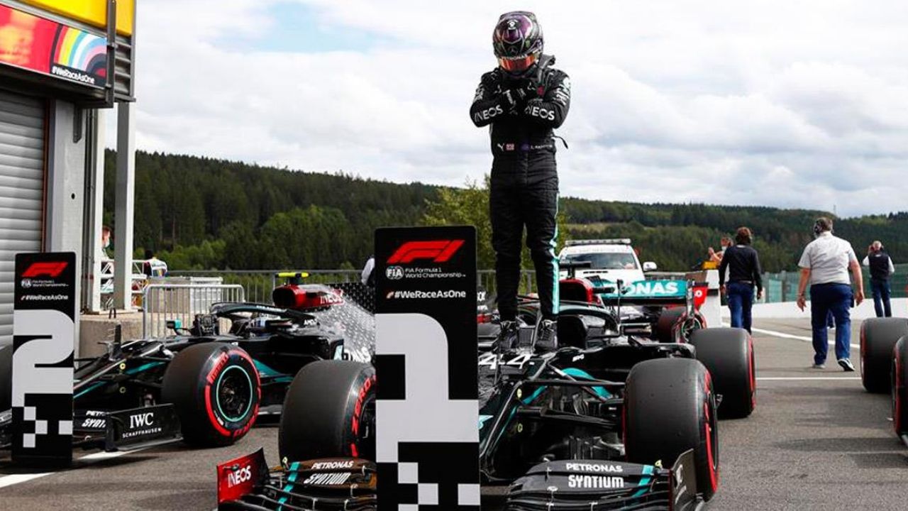 ‘Wakanda Forever’: Lewis Hamilton rinde pequeño homenaje a Chadwick Boseman