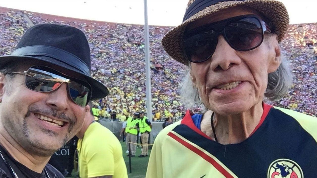 Iván Valdés llega a Ciudad de México para despedir a su abuelo ‘El Loco’ Valdés