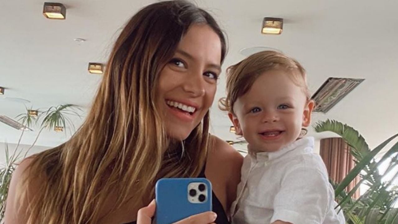 Sarah Kohan, esposa de ‘Chicharito’, presume los ojos azules de su hijo Noah