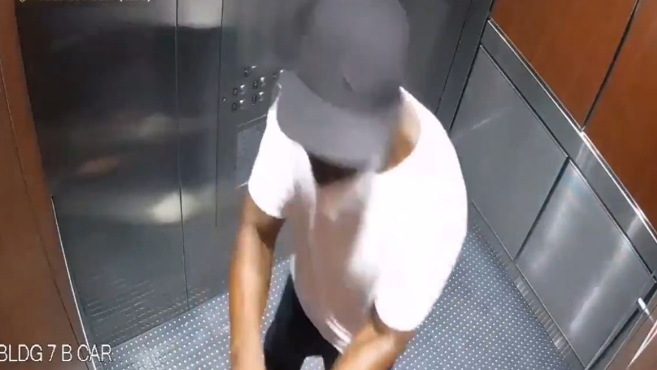 VIDEO: Cámaras de seguridad captan a hombre en asalto a una mujer en Nueva York