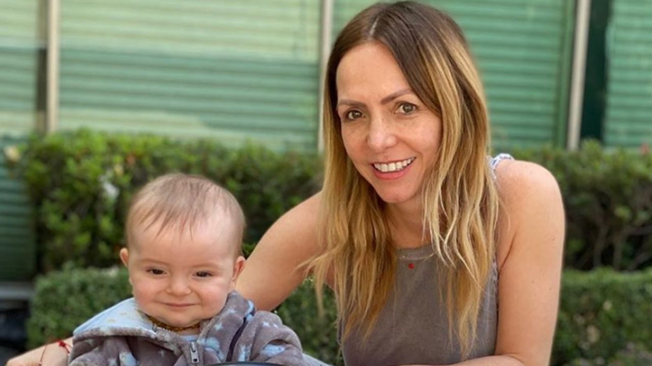 Érika Zaba de OV7 presume a su bebé de 9 meses en divertido día de alberca