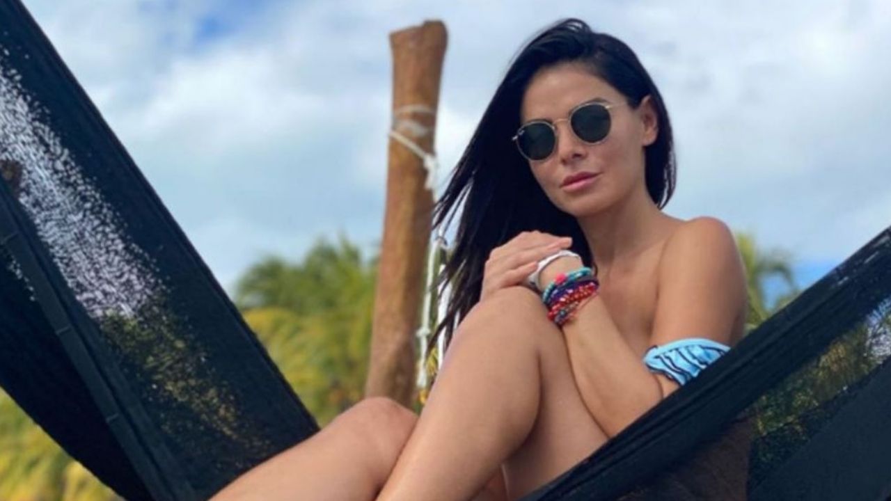 Vanessa Arias consigue encender el verano al mostrarse con traje de baño rojo
