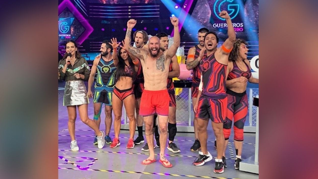 Tras encontrar el amor en Televisa, Julio Ron posa acaramelado con integrante de ‘Guerreros 2020’