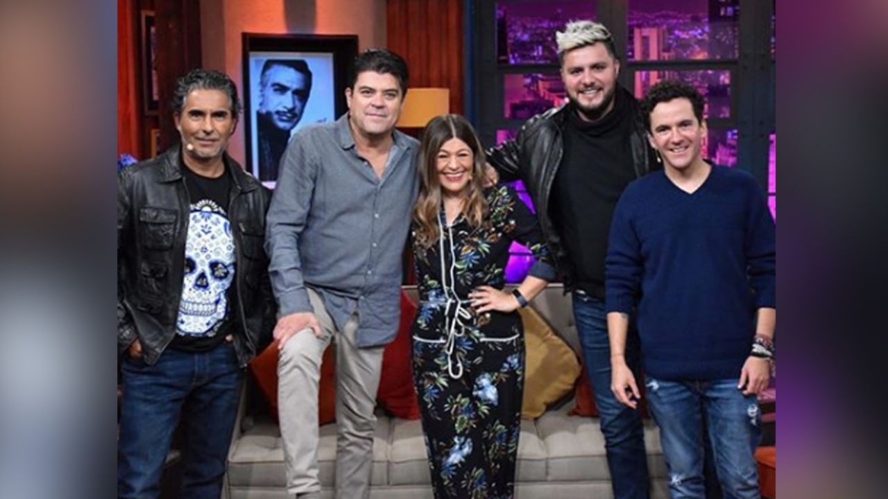 Conductor de ‘Hoy’ sorprende en vivo al presentarse vestido de mujer: “Glamorosa”