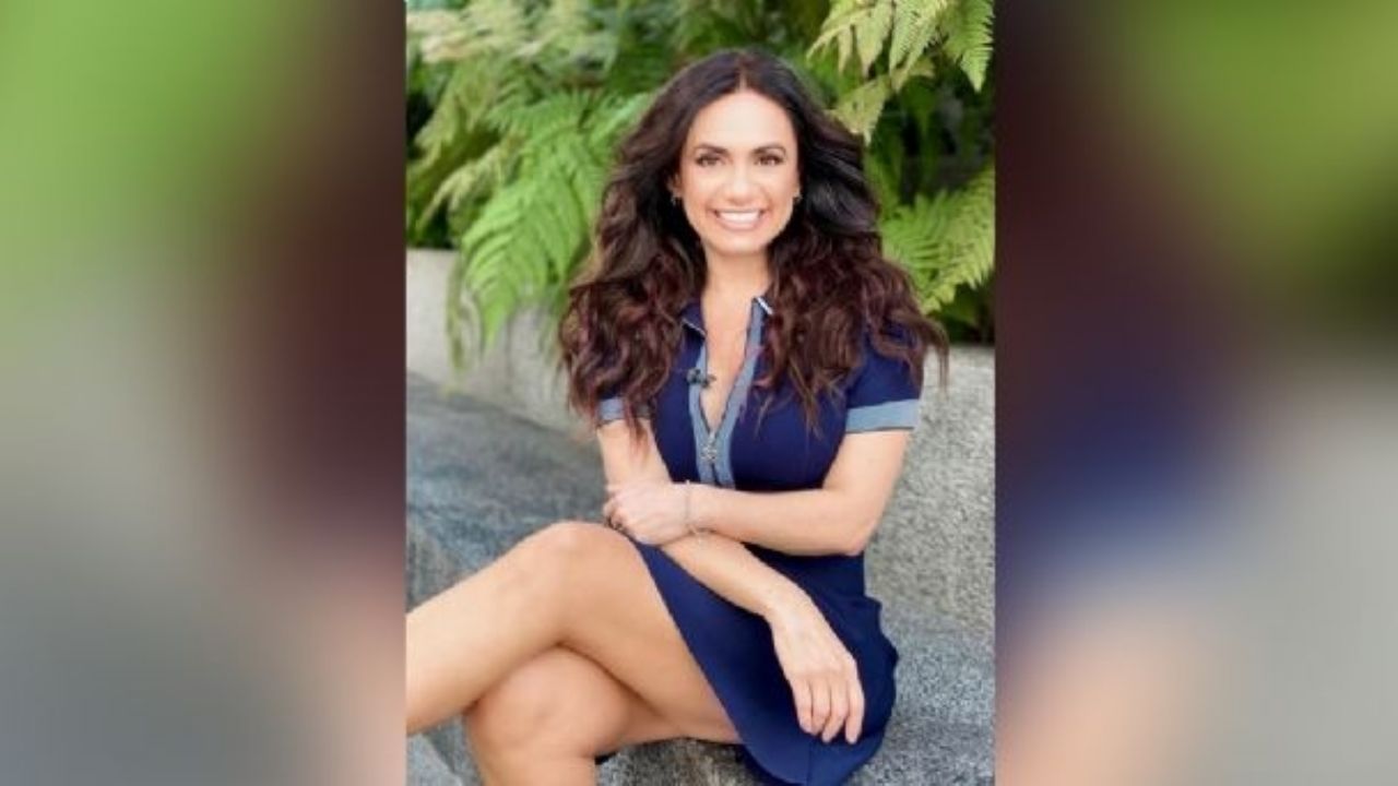 Penélope Menchaca deleita a fans al lucirse en espectacular y coqueta sesión de fotos casera
