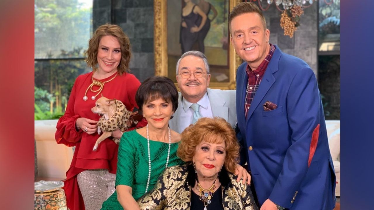 Conductores de ‘Ventaneando’ rompen la dieta al degustar dulces mexicanos en el foro