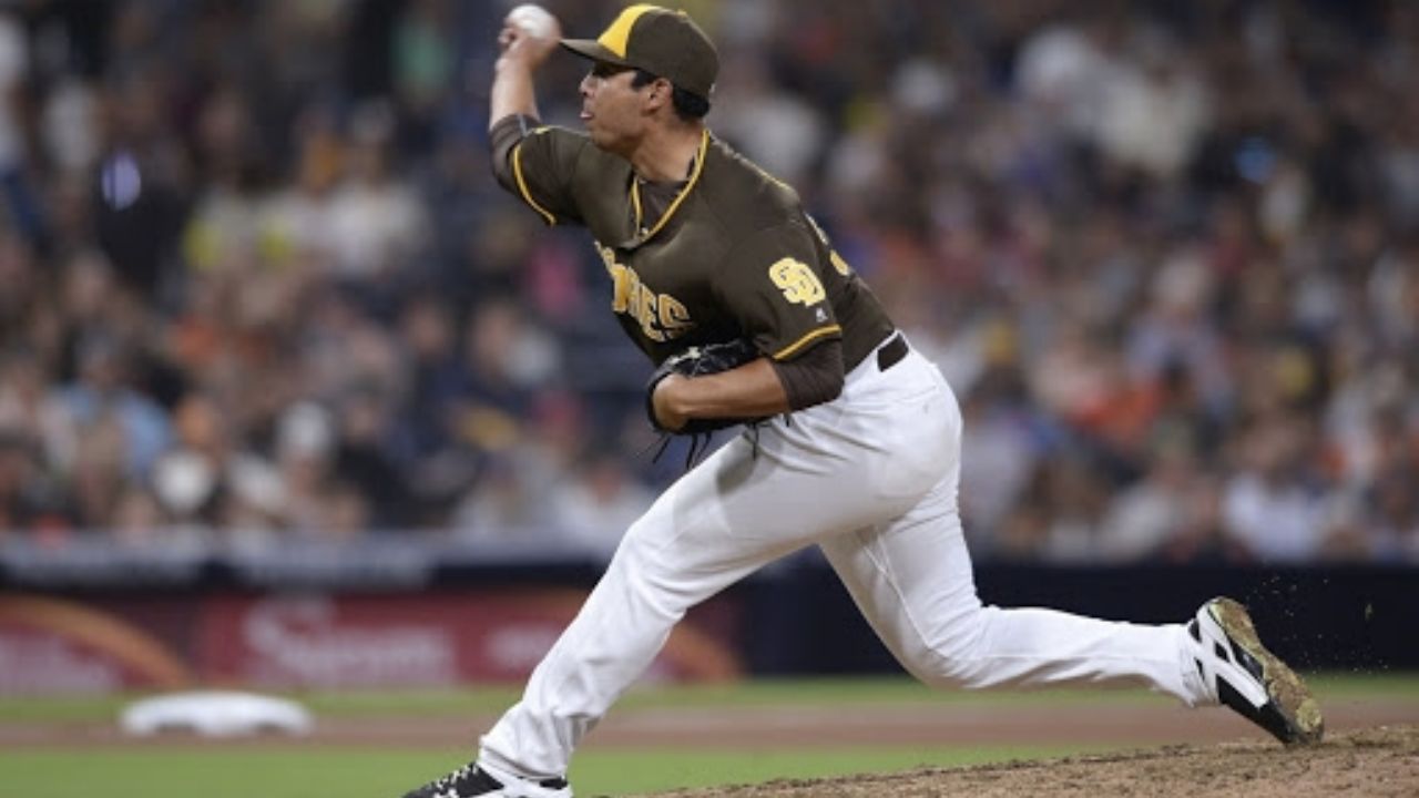 Dos lanzadores mexicanos tienen nuevos equipos en las Grandes Ligas