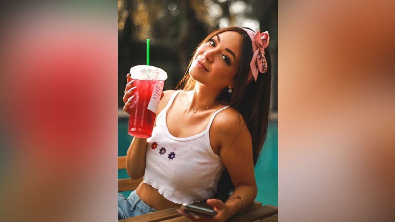 “Toda una reina”: Caeli roba mirada al lucir su peluca dorada arriba de su automóvil