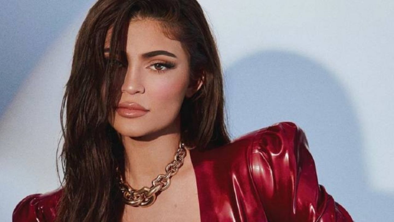 Kylie Jenner cautiva a sus fans con deleitable ‘outfit’ y las redes enloquecen