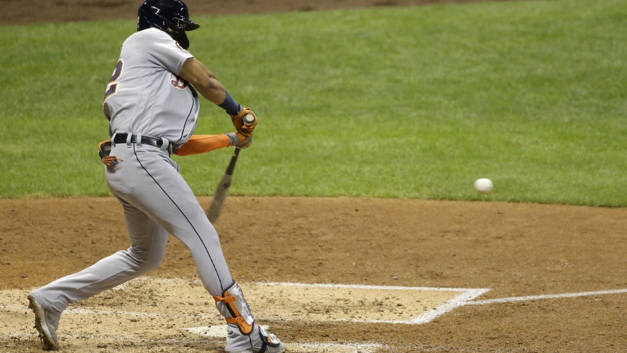 Reyes remolca 5 carreras y los Tigres aplastan sin piedad a Cerveceros