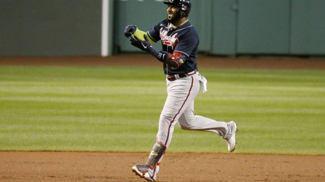 Ozuna hace historia con sus tres cuadrangulares en el Fenway Park de Boston
