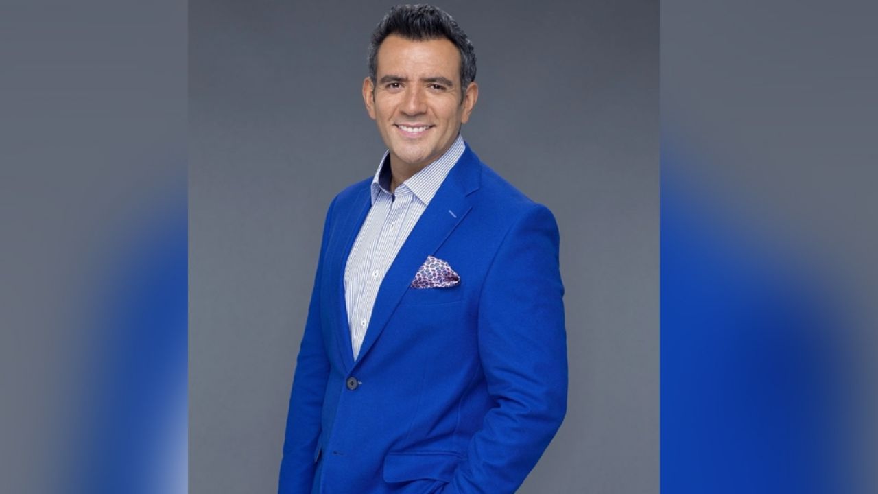 Tras abrupto despido y triunfo en Televisa, Héctor Sandarti habla de su salida de Telemundo: “Fue un shock”