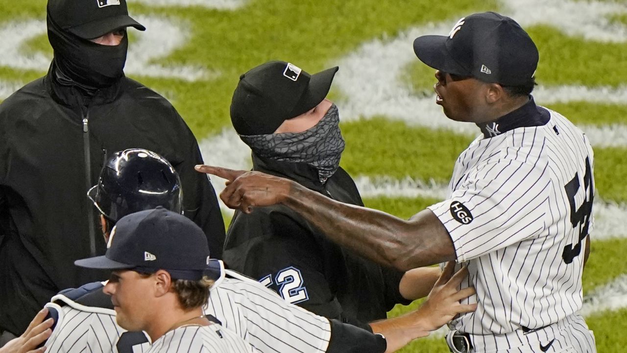 Chapman sufrirá tres juegos de suspensión por pitcheo que desató altercado