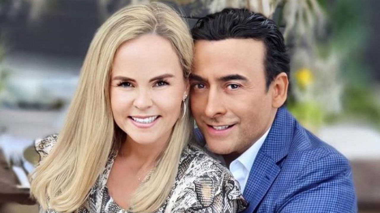 Adal Ramones se escapa a la playa con su esposa y comparte romántica foto