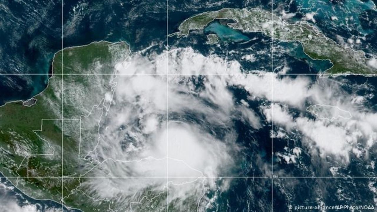 El huracán ‘Nana’ se degrada a tormenta tropical; avanza hacia Yucatán