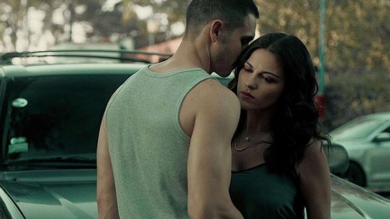 Tras arrasado éxito en ‘Oscuro deseo’, Maite Perroni impacta al posar para esta increíble revista