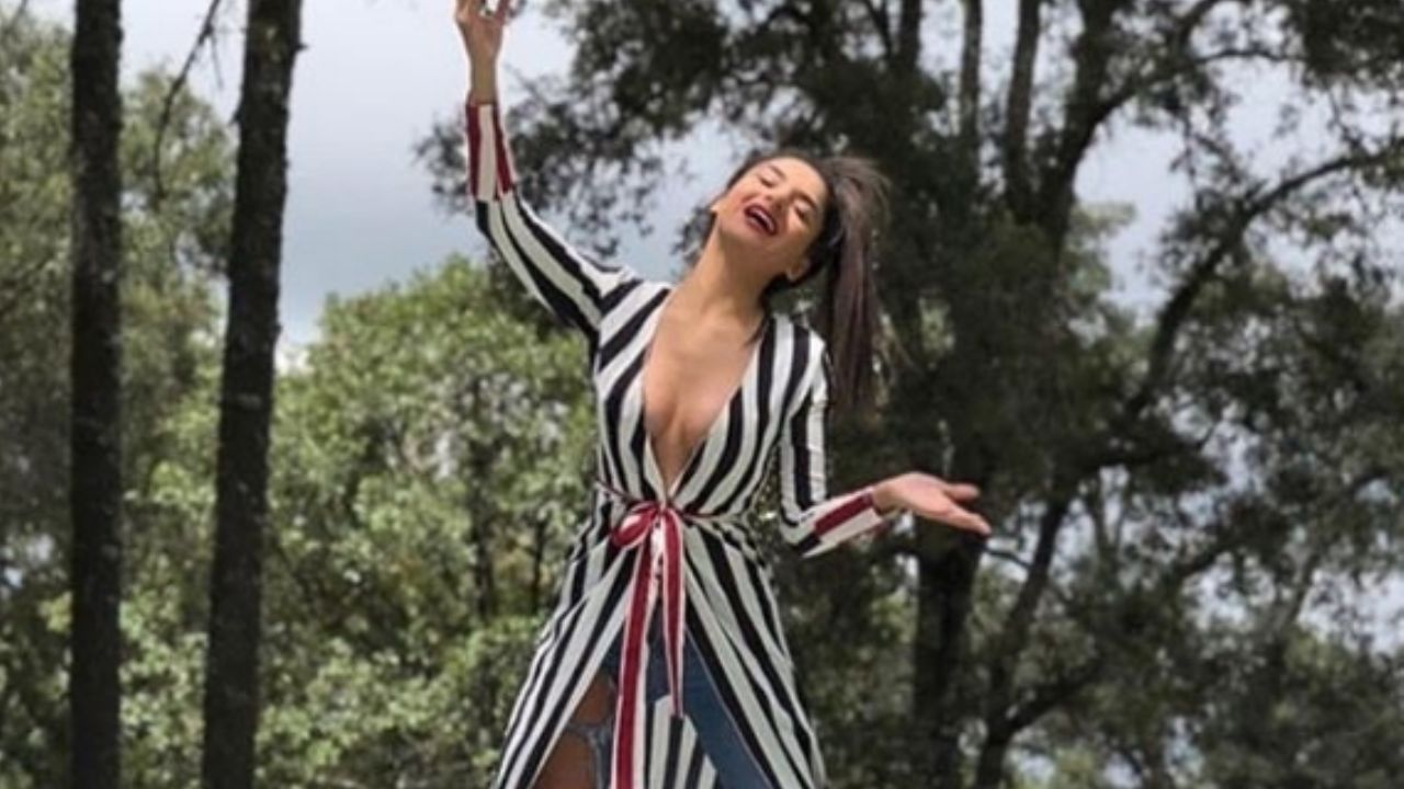 Serrath de ‘Enamorándonos’ hace vibrar a fans al modelarles con cautivador vestuario de “vaquera”