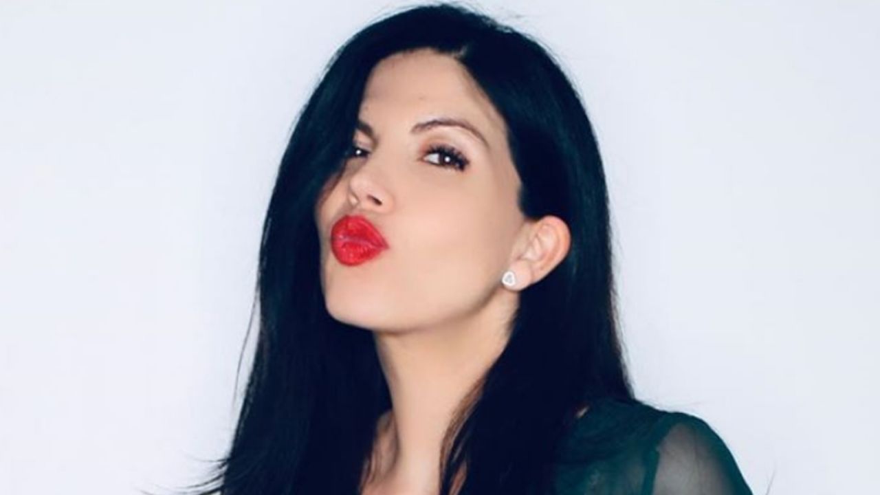 África Zavala comparte video inédito de los instantes antes de dar a luz