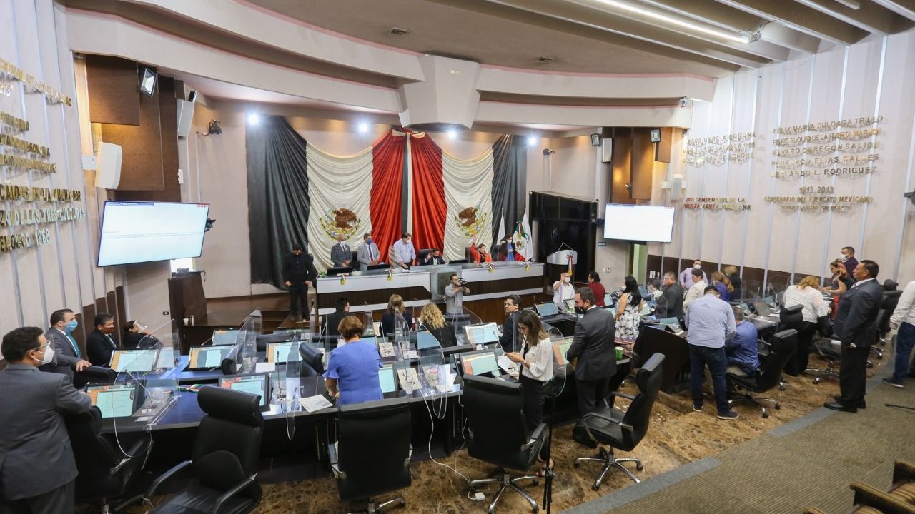 Diputados del Congreso proponen constituir programa de reeducación para agresores y agresoras