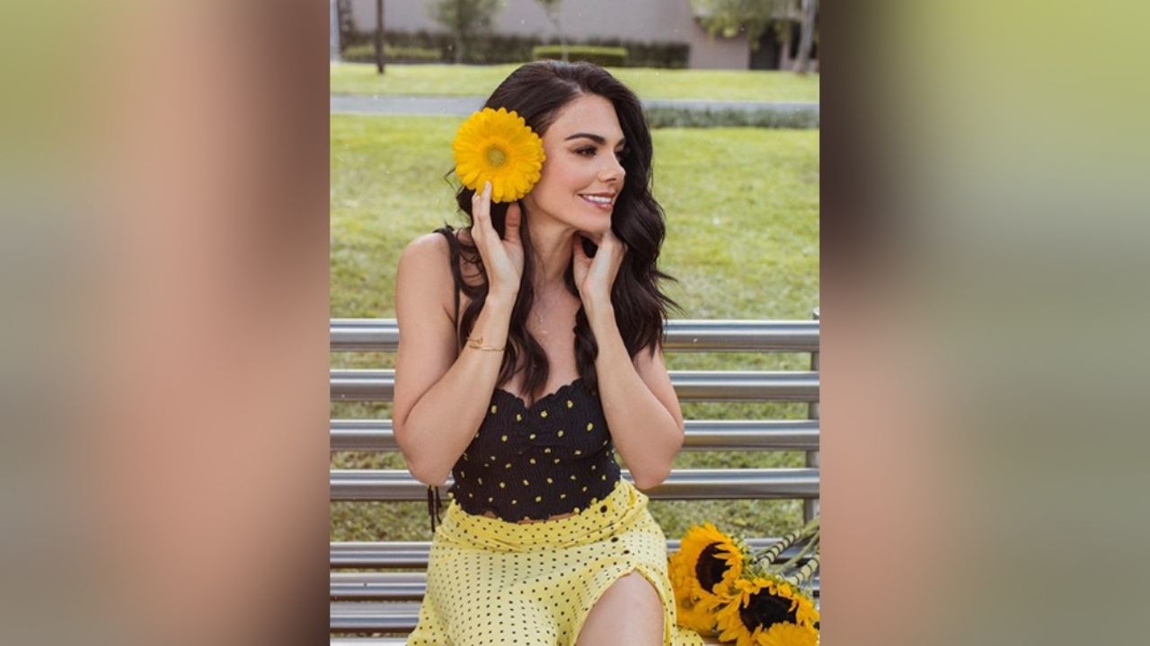 Livia Brito cautiva la mirada de fans al lucirse en espectacular ‘outfit’ amarillo