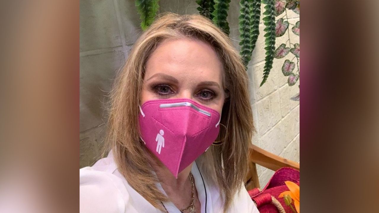 Érika Buenfil festeja que es viernes al menearse en espectacular baile: “Reina”