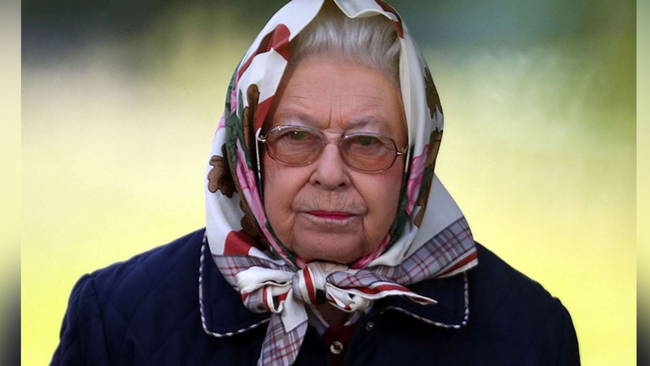 Reina Isabel II ‘aplasta’ a exempleado que intentó hacer mal uso de su puesto en la Corona