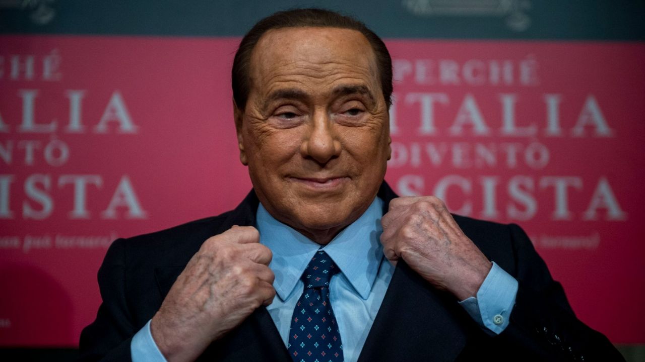 Silvio Berlusconi es ingresado a un hospital por una supuesta neumonía bilateral